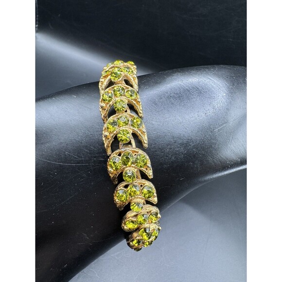 Weiss Rhinestone Link Bracelet Vintage Safety Clasp Green Gold Tone Signed - Picture 2 of 10